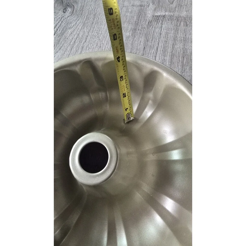 Paris Hilton 10” Nonstick Fluted PINK Cake Bundt Pan / Valentines Easter Cottage - Picture 10 of 13